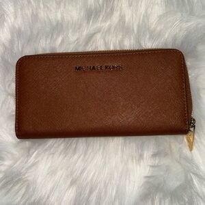 Like New Michael Kors MK Wallet